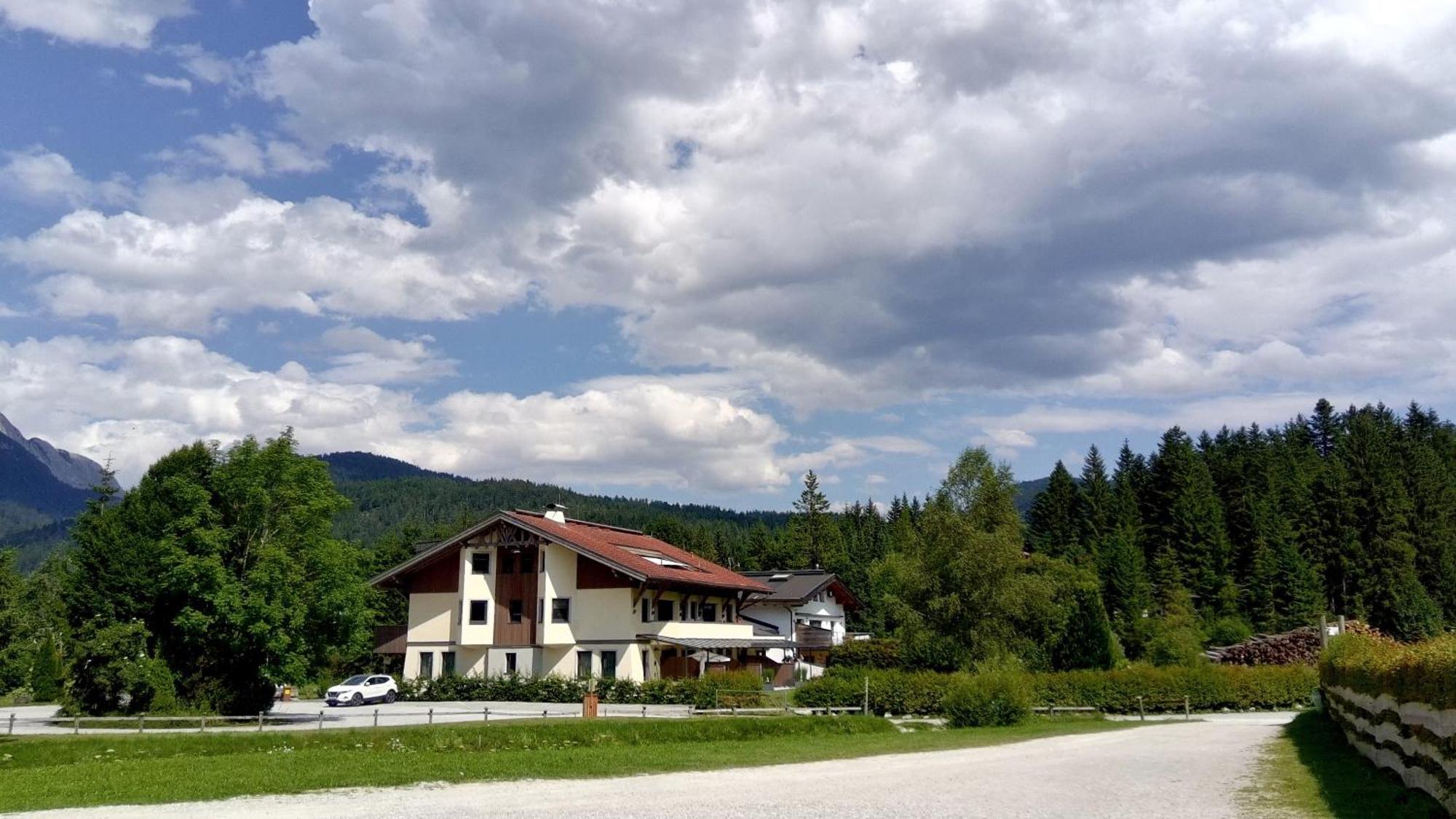 Forellenhof Appartements & Grossmutters Bungalow Лойташ Екстериор снимка
